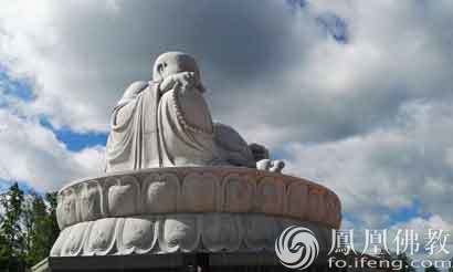 女子派人猎杀大象_象牙到手却被雷击吐血而亡