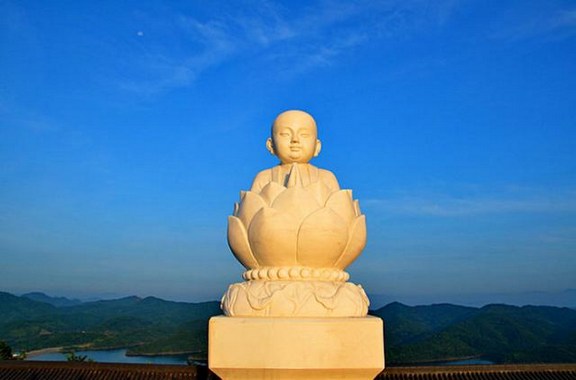 念佛不可过猛，须按自己精神气力