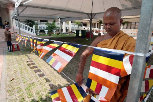 佛教教旗的缘起与象征意义