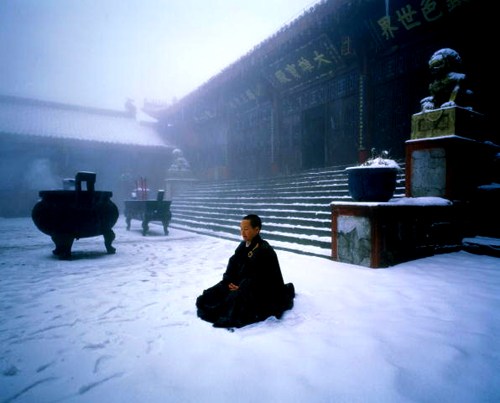 明智的处世之道是以「愚」自居