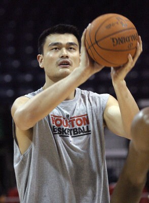 巨人姚明洁身自好拒绝诱惑