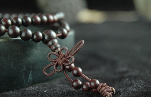 物质上的获取解决不了心灵上的痛苦