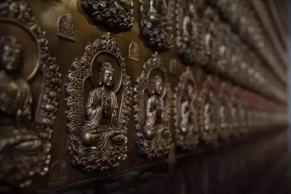 无论昼与夜，应常念佛陀