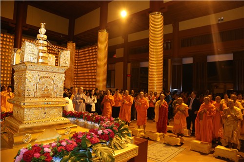 对自己今生来世负责之人，皆应闻思修行佛法