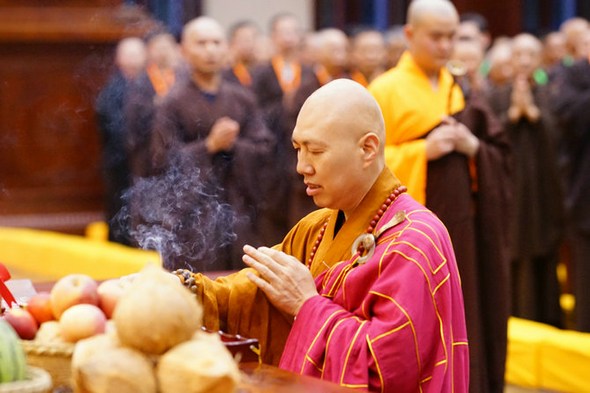 能够弘扬因果轮回观念，他的功德是巨大的