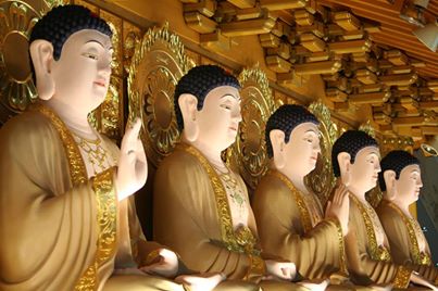 仰天而唾，唾还从己堕